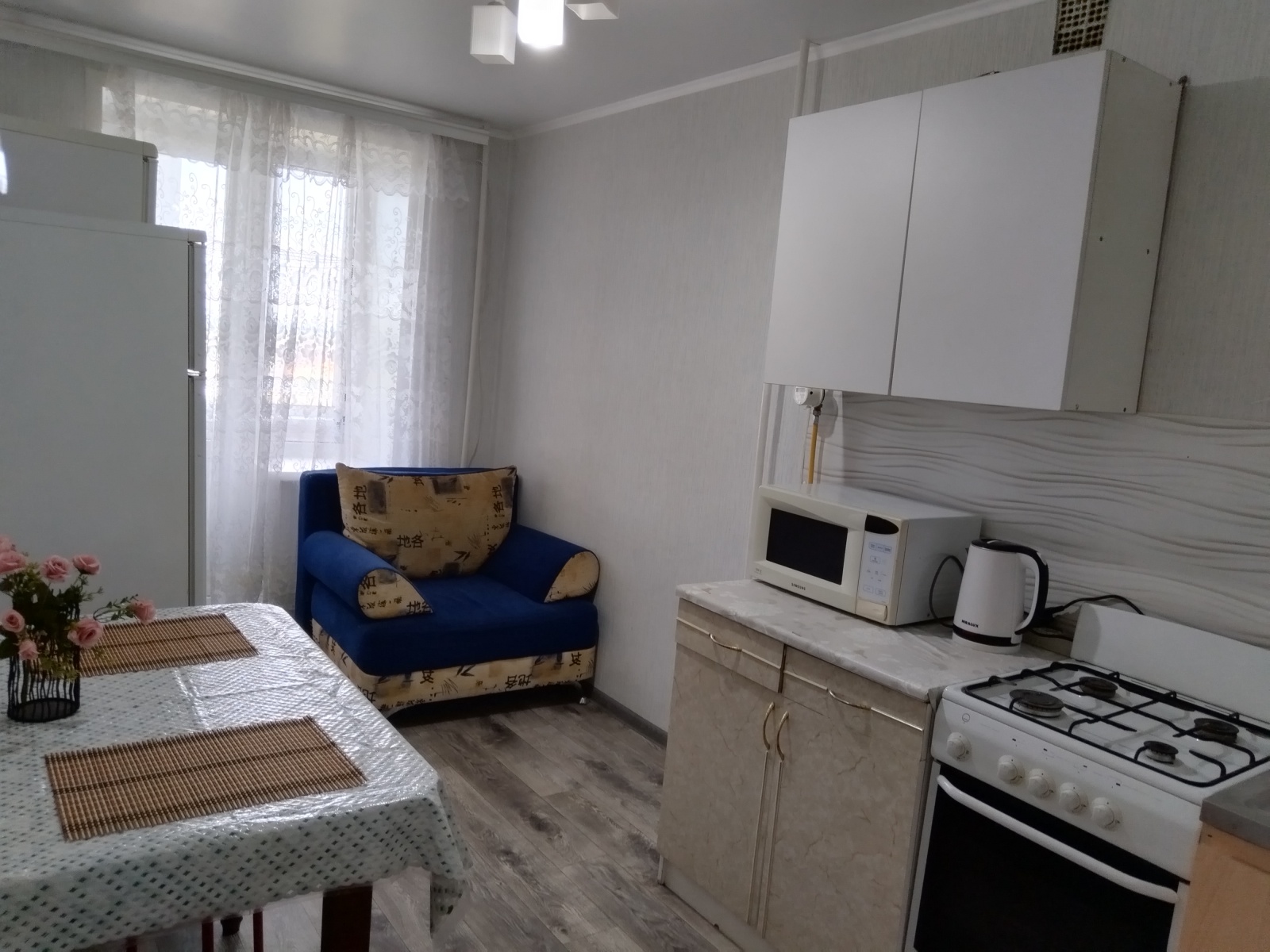 квартира на комарова 14